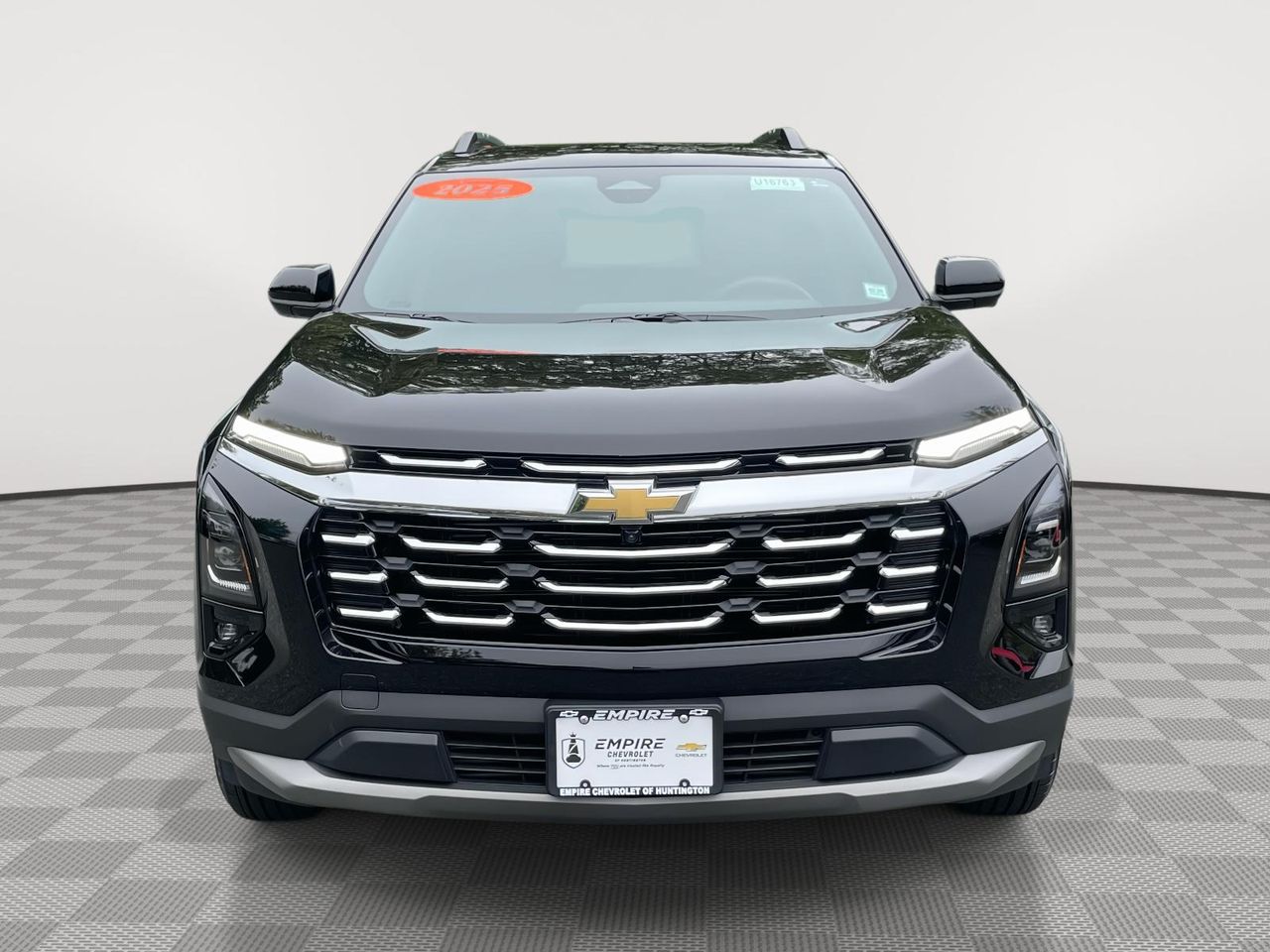 2025 Chevrolet Equinox LT photo 2