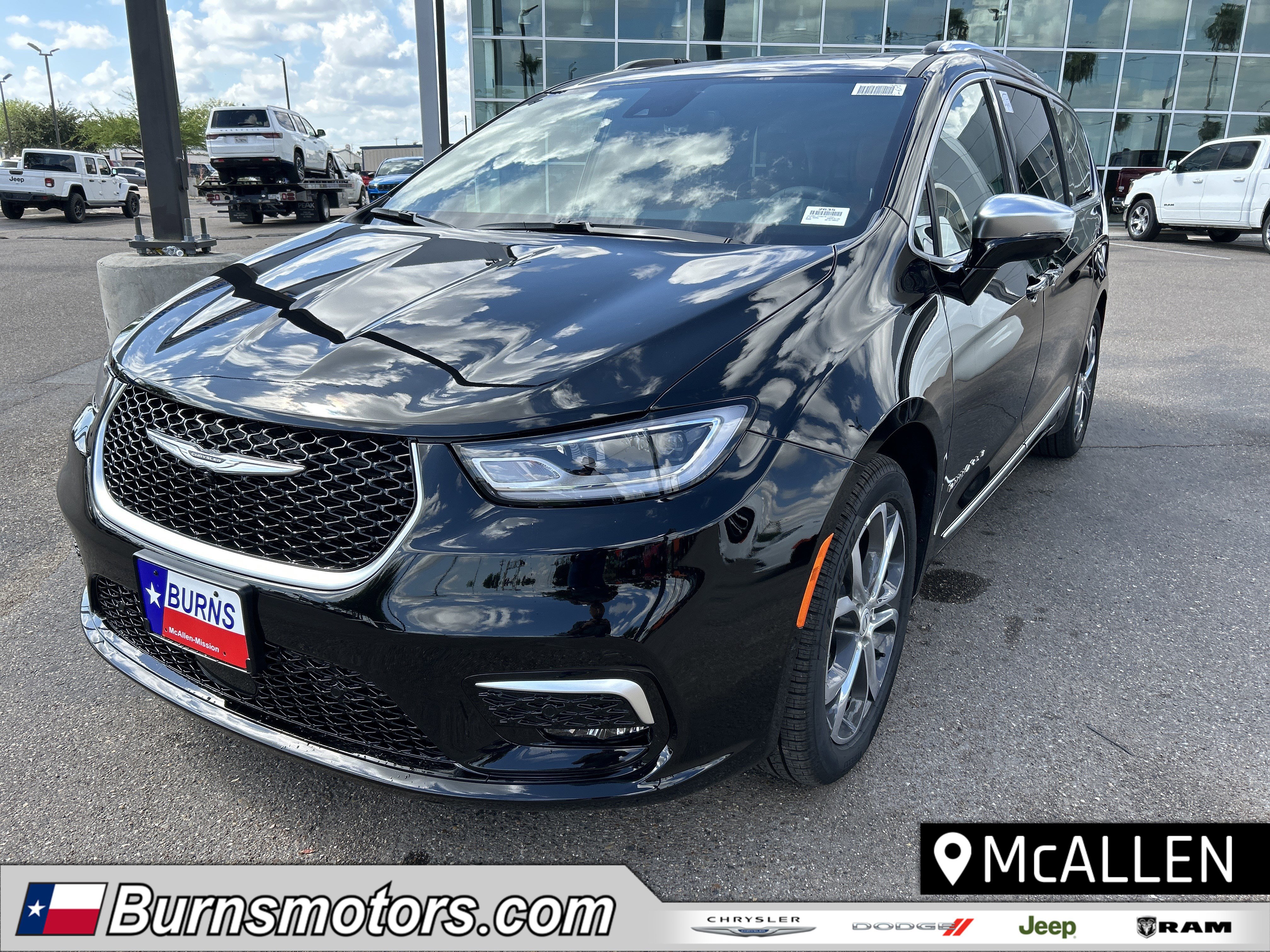 2026 Chrysler Pacifica Pinnacle's photo