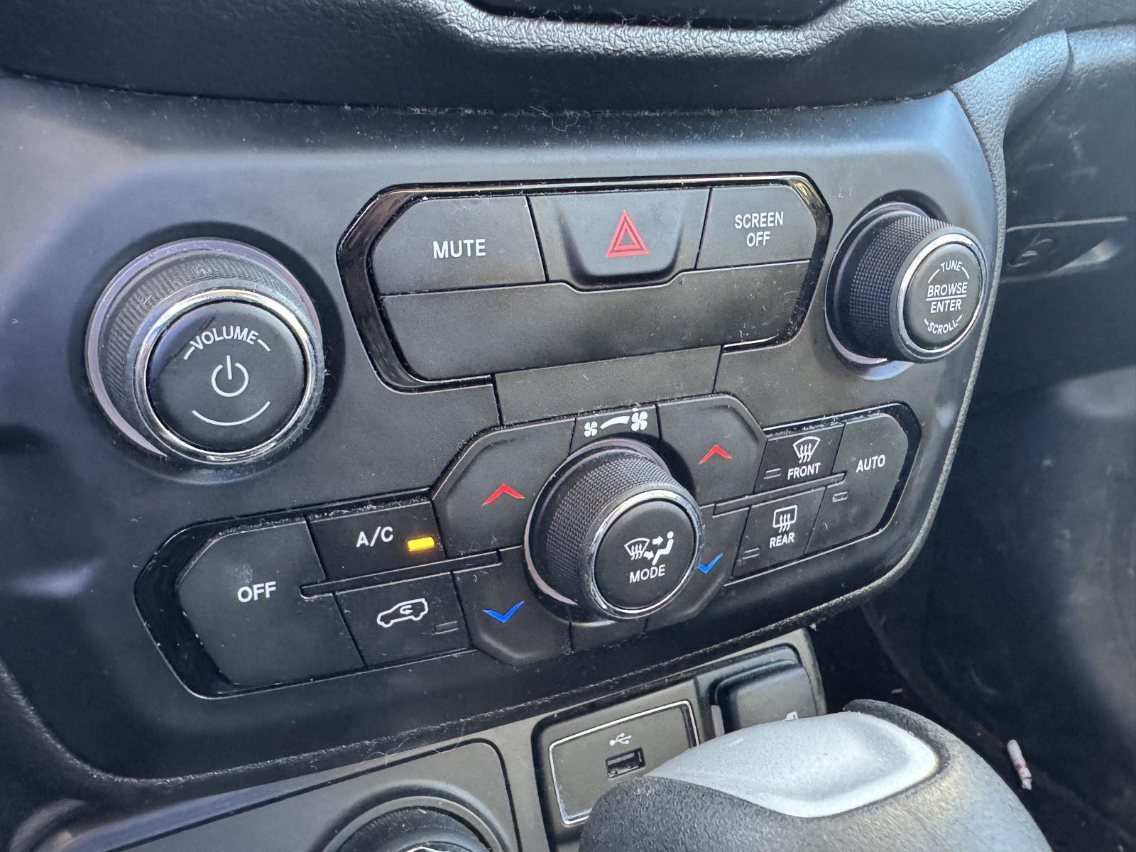 2019 Jeep Renegade Altitude photo 9