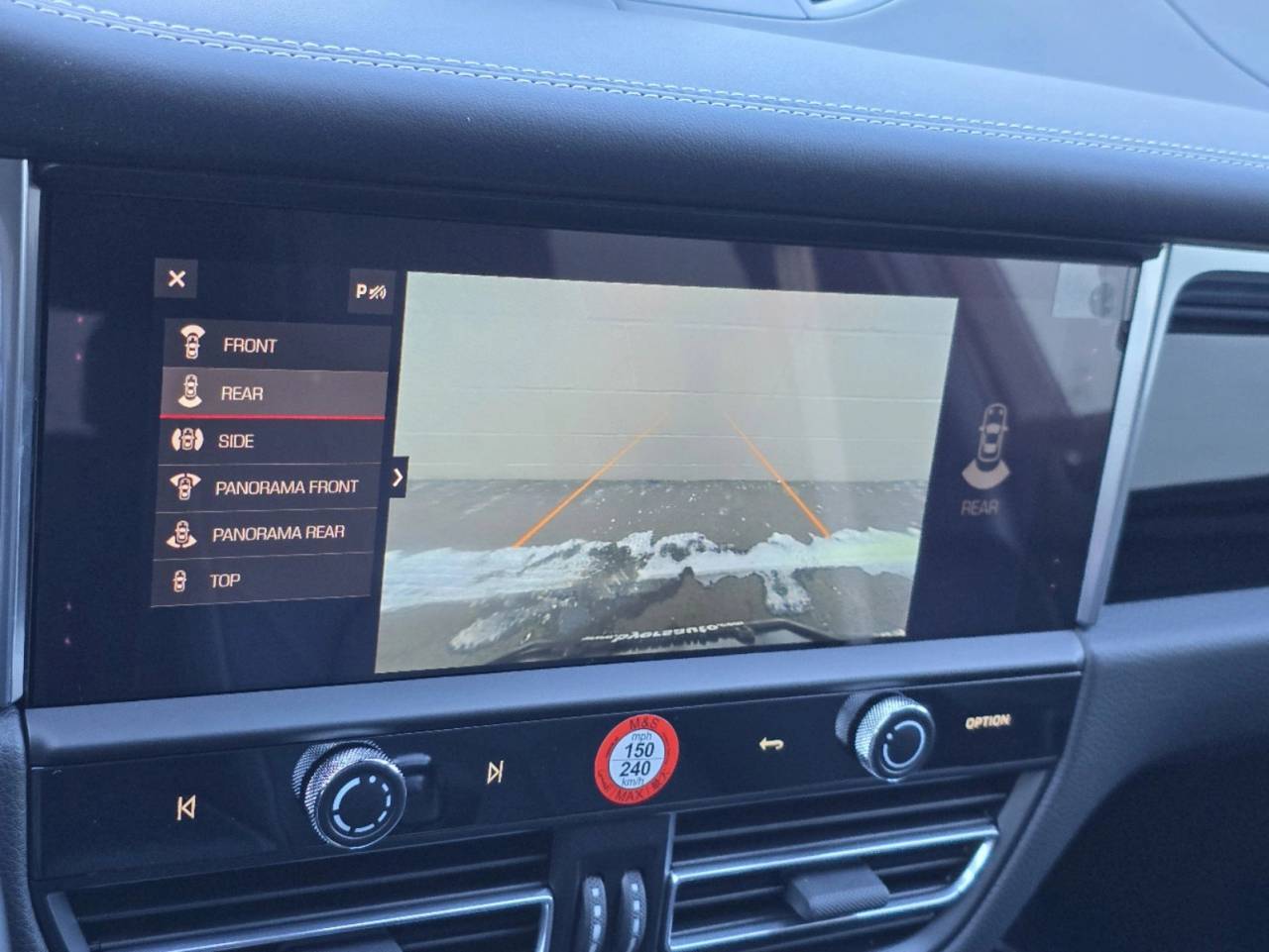 2025 Porsche Macan T photo 15