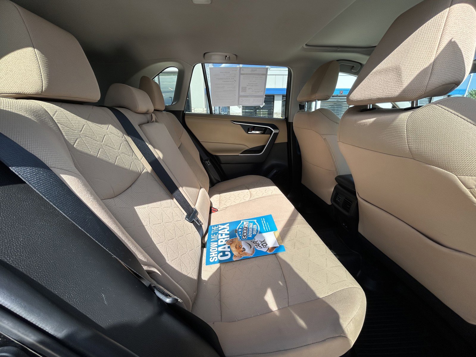 2022 Toyota RAV4 Hybrid XLE photo 17