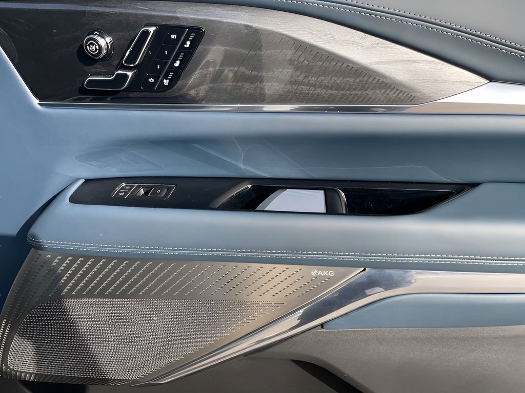 2025 Cadillac Escalade IQ Sport photo 10