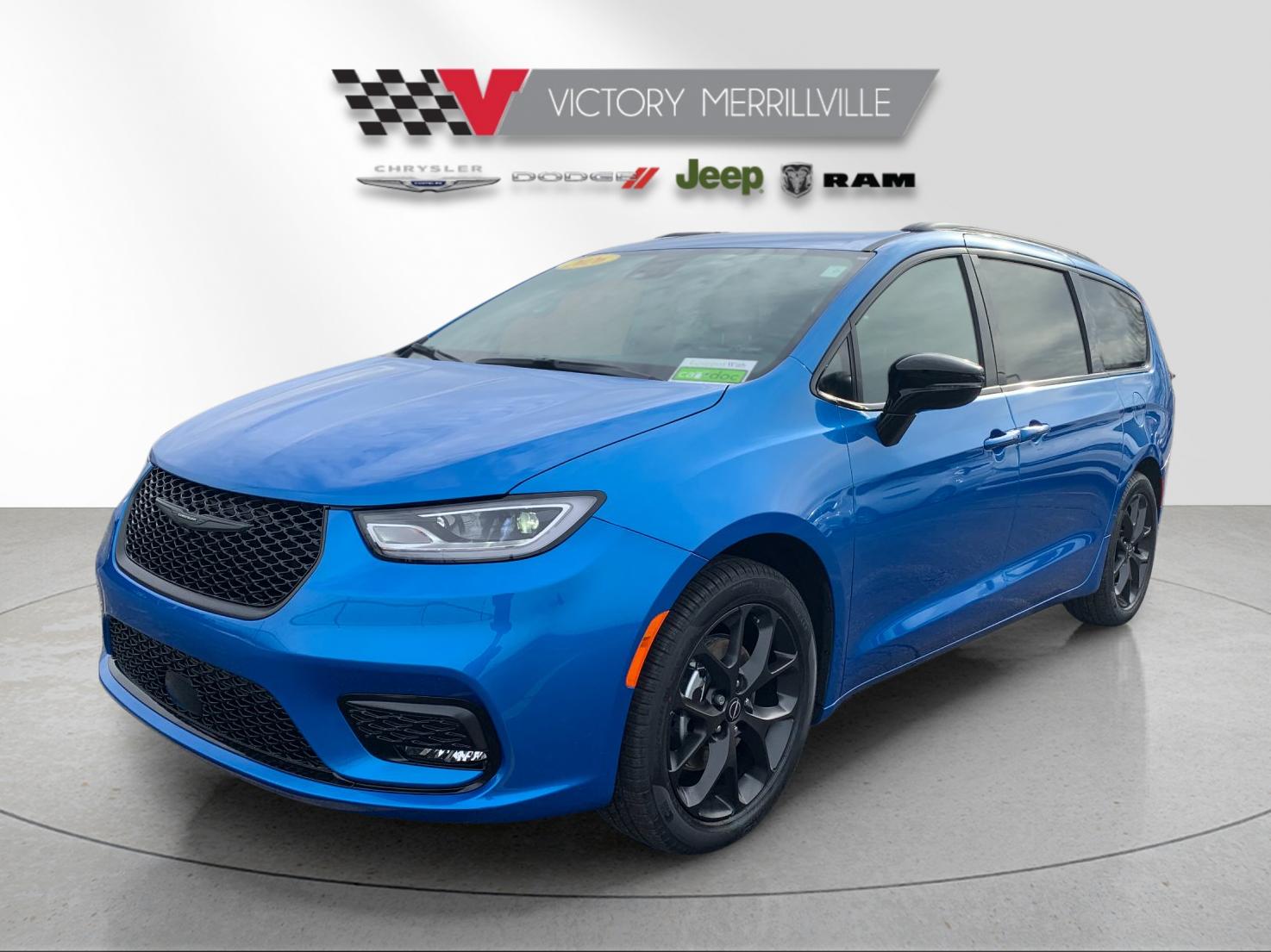 2026 Chrysler Pacifica Select's photo