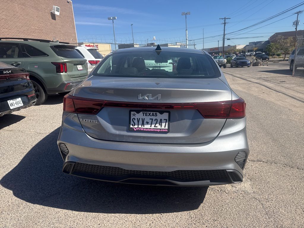 2023 Kia Forte LXS photo 2