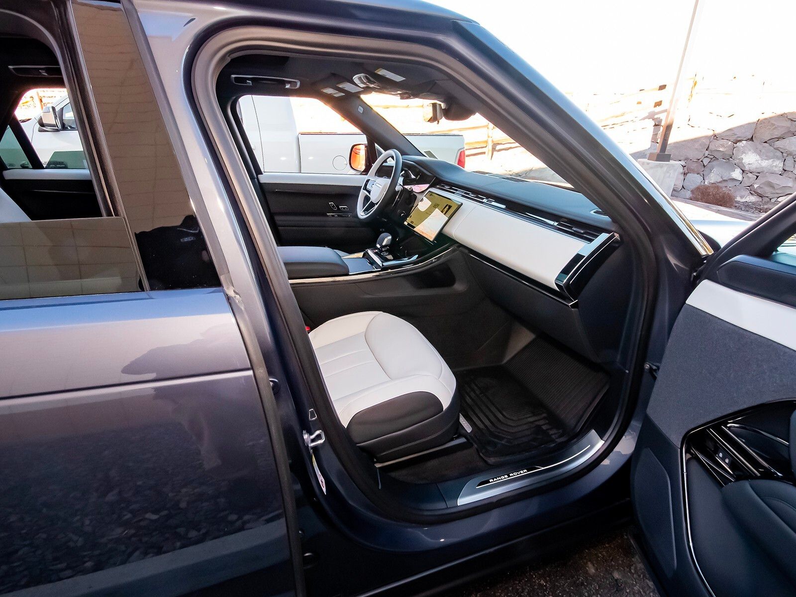 2025 Land Rover Range Rover Sport SE photo 35