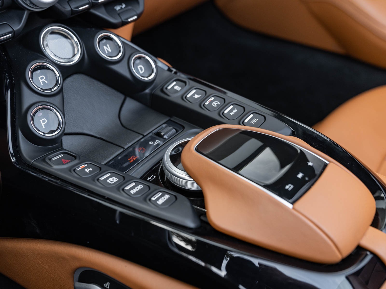 2021 Aston Martin Vantage photo 28