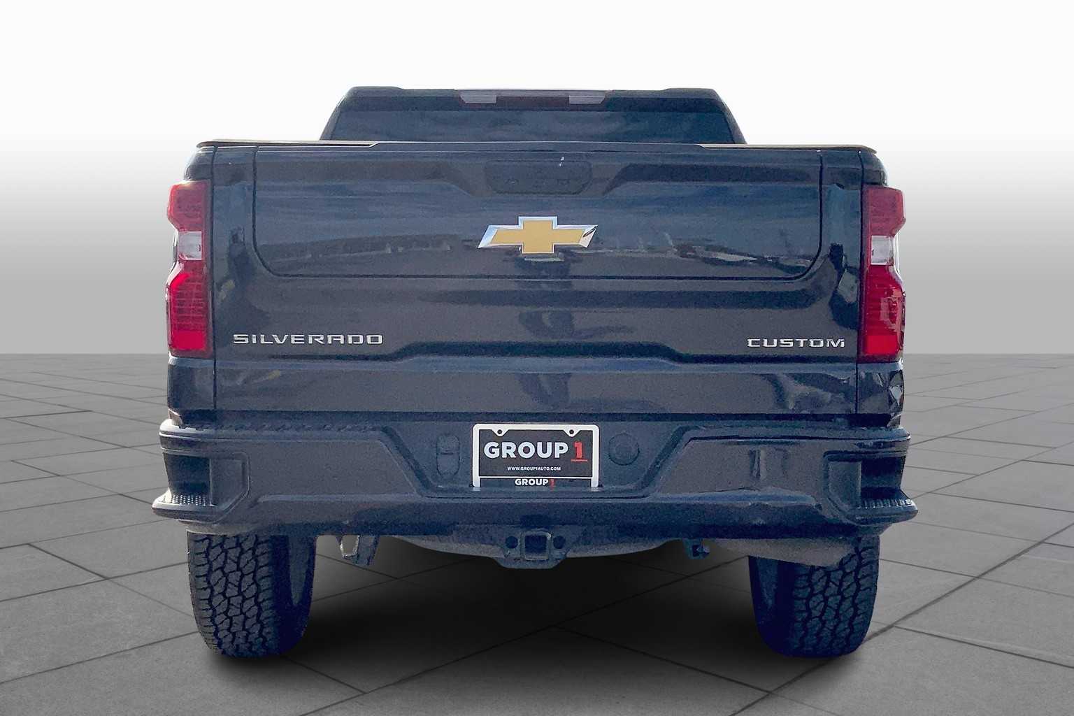 2023 Chevrolet Silverado 1500 Custom photo 4