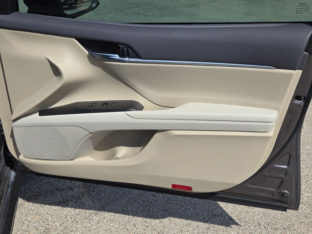 2022 Toyota Camry LE photo 6