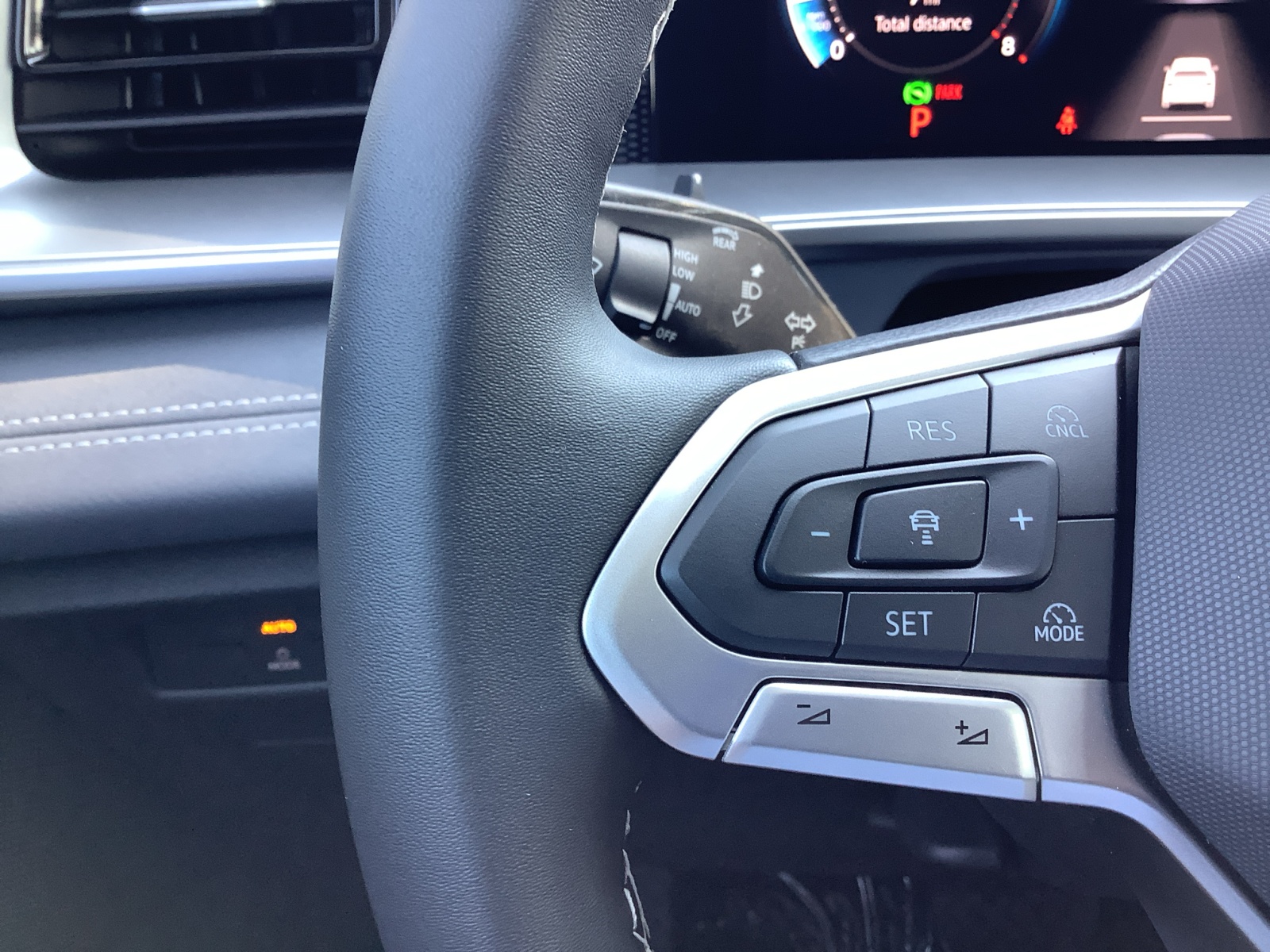 2025 Volkswagen Tiguan SE photo 26
