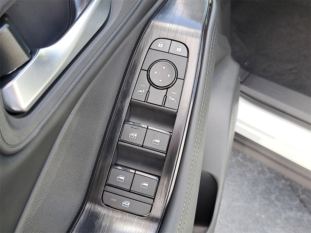 2026 Nissan Rogue SV photo 21