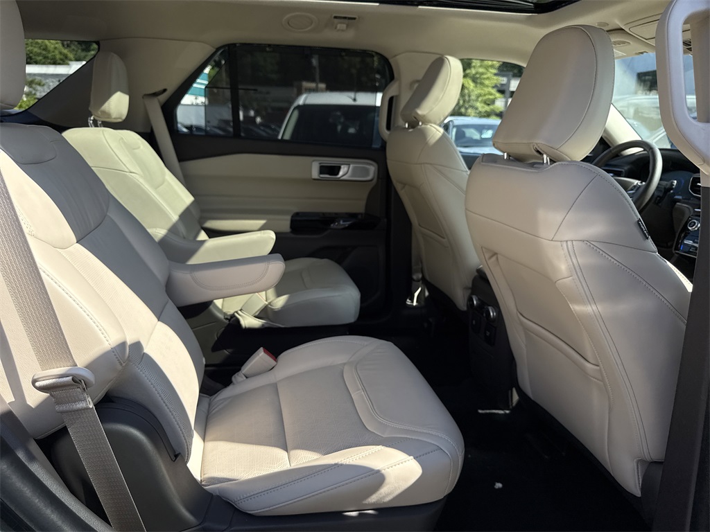 2025 Ford Explorer ST-Line photo 30