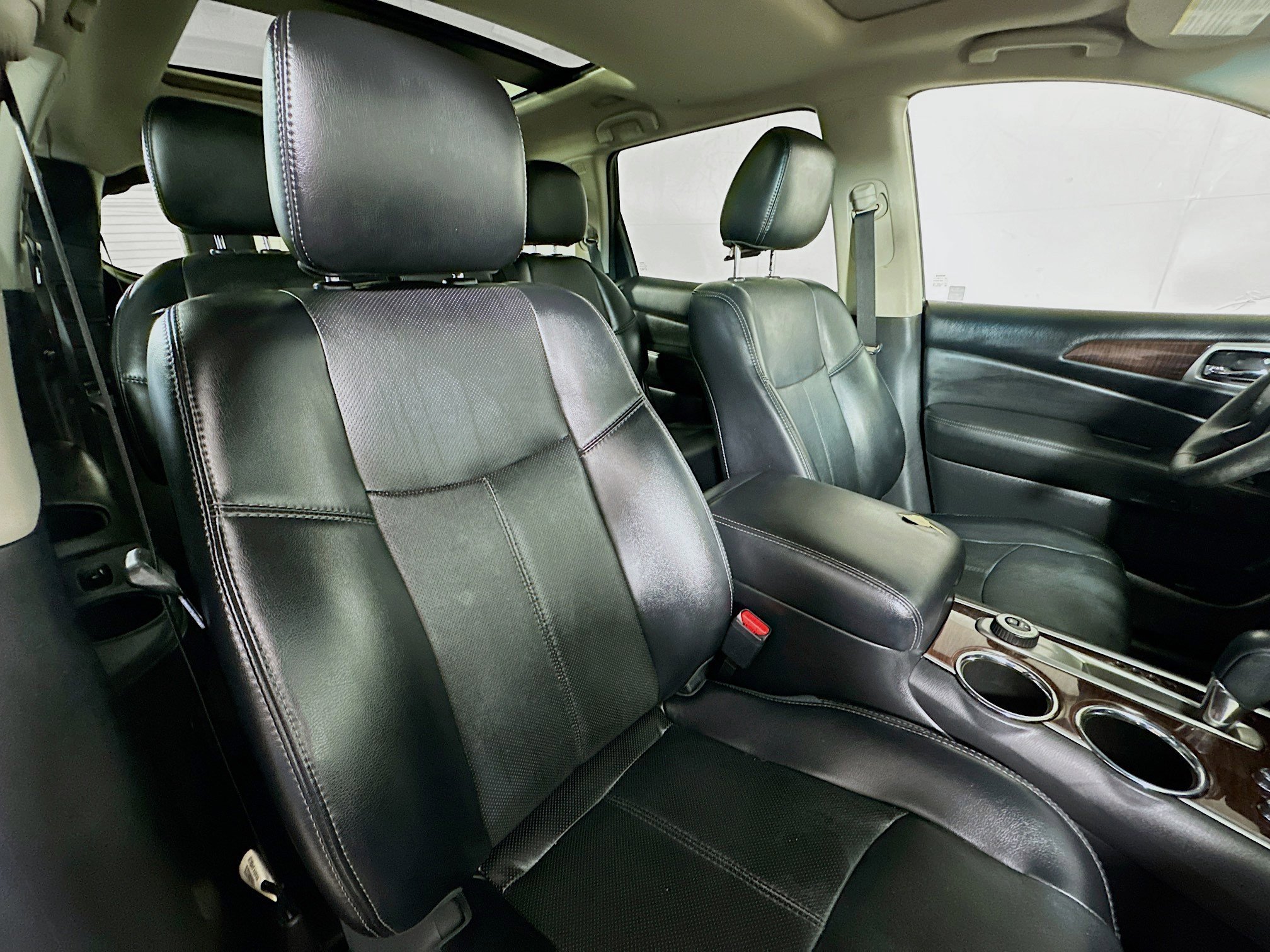 2015 Nissan Pathfinder Platinum photo 27