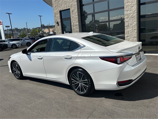 2025 Lexus ES 300h Premium photo 3