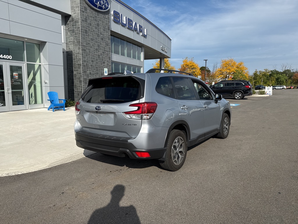 2021 Subaru Forester Premium photo 2