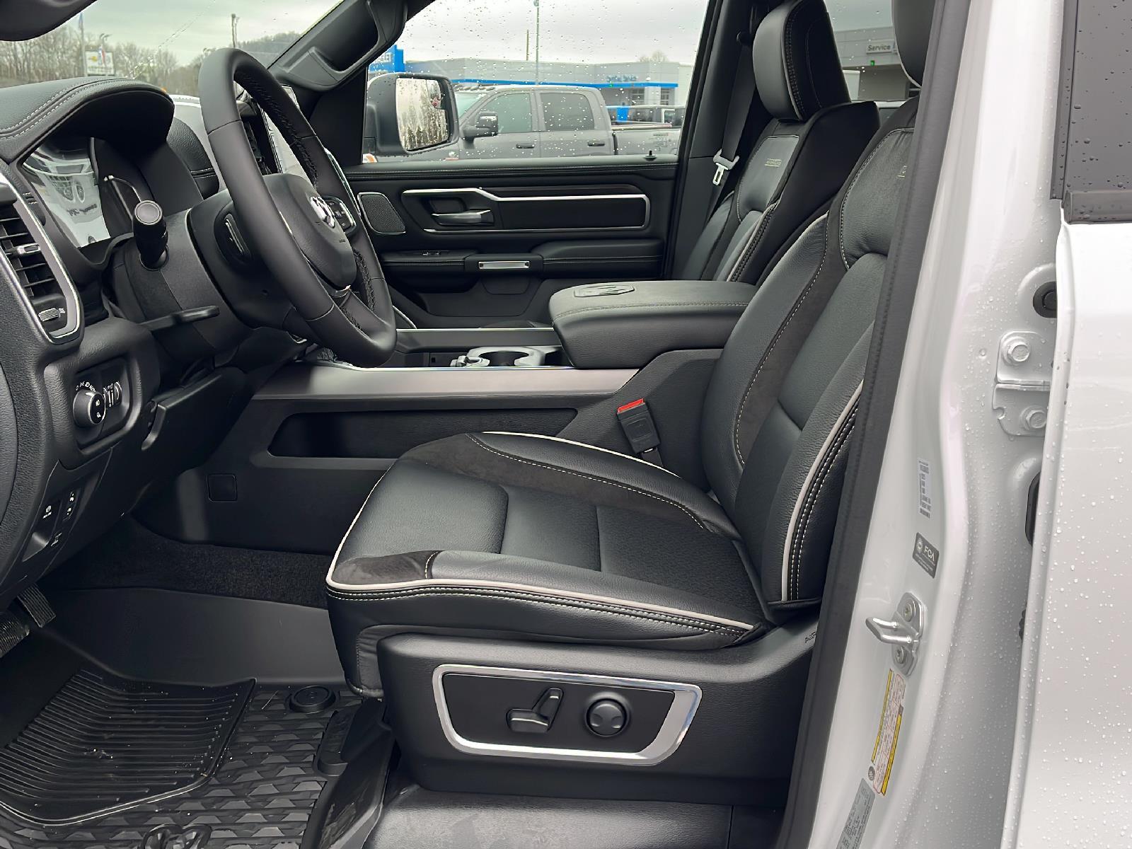 2025 Ram 1500 Laramie photo 9