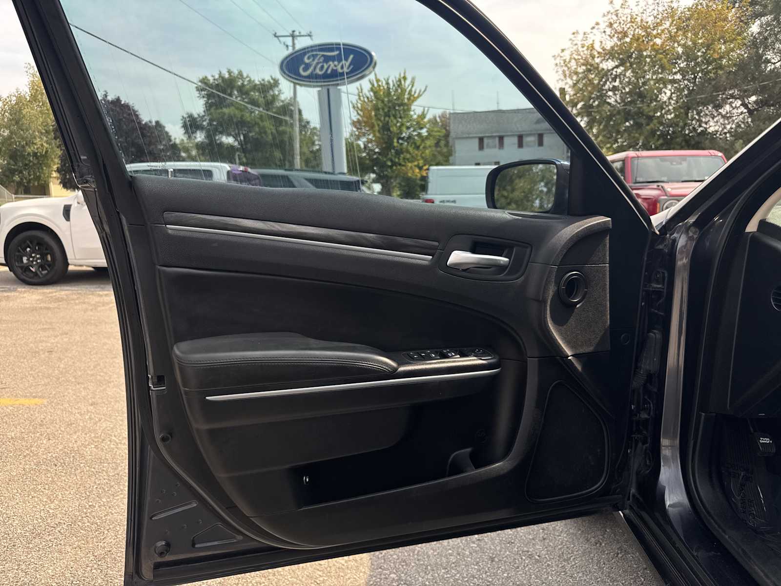 2018 Chrysler 300 Touring photo 10