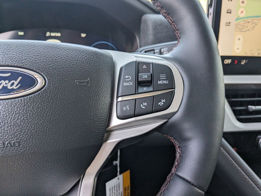 2025 Ford Explorer photo 29