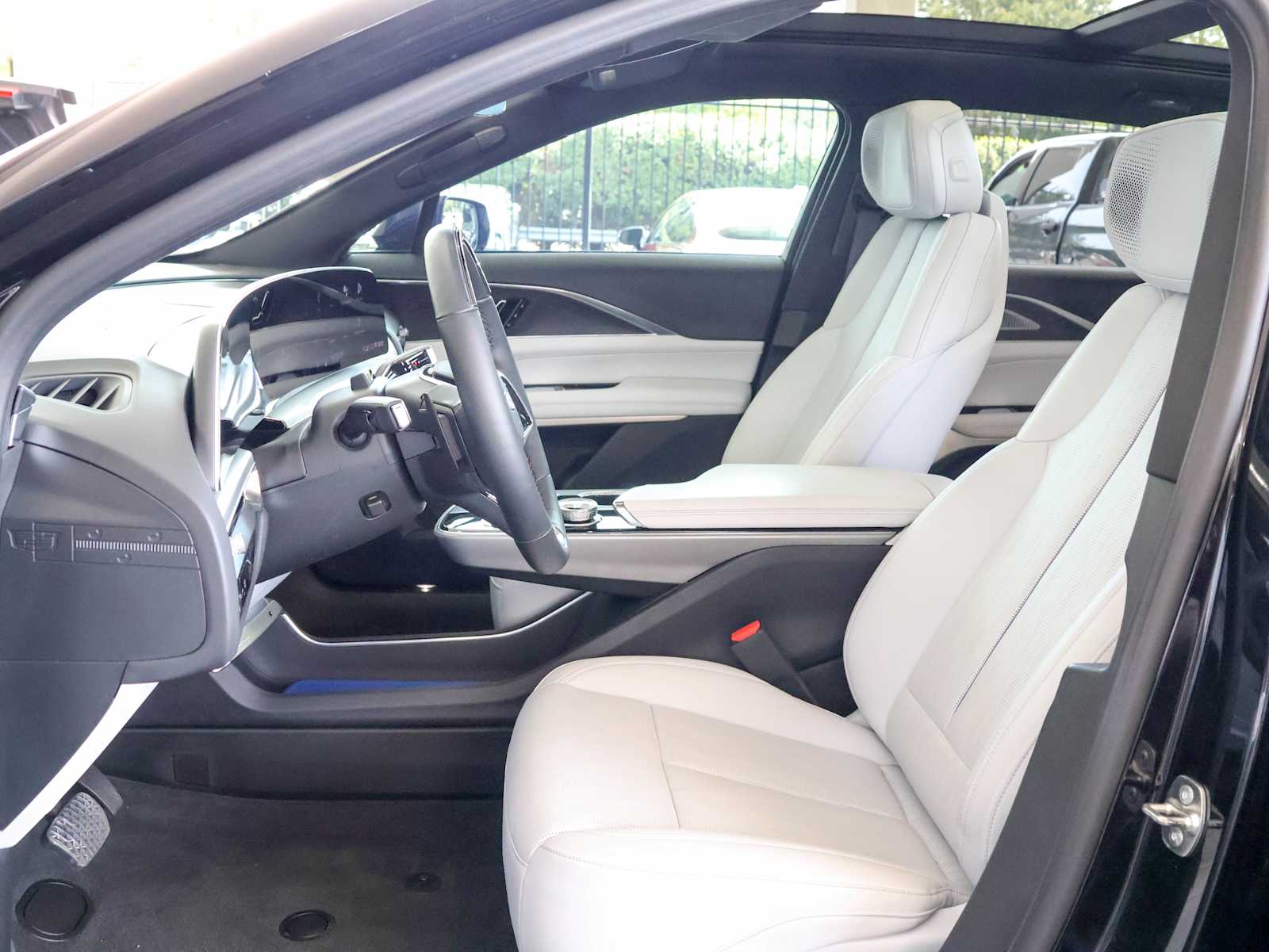 2024 Cadillac Lyriq Sport photo 4