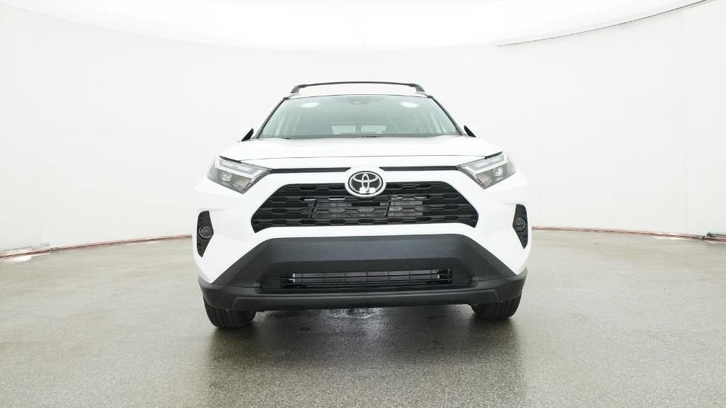 2025 Toyota RAV4 XLE photo 3