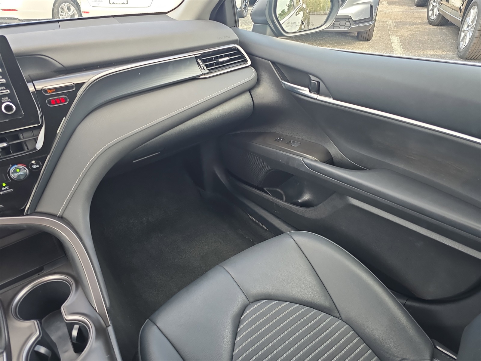 2023 Toyota Camry SE photo 13
