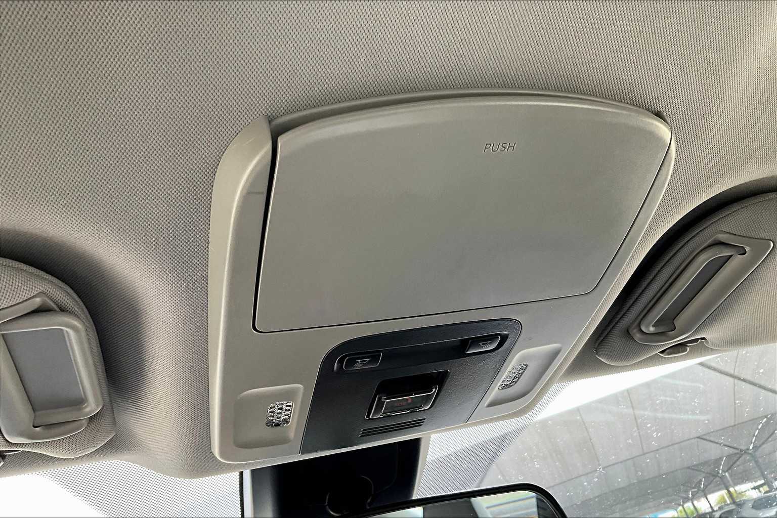 2023 Toyota Camry SE photo 26