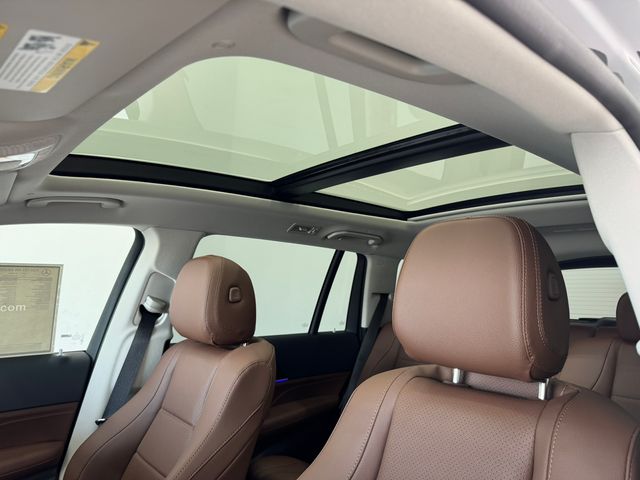 2026 Mercedes Benz GLS 450 4MATIC photo 2