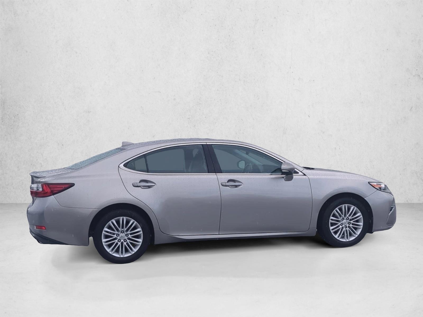 2016 Lexus ES 350 photo 4