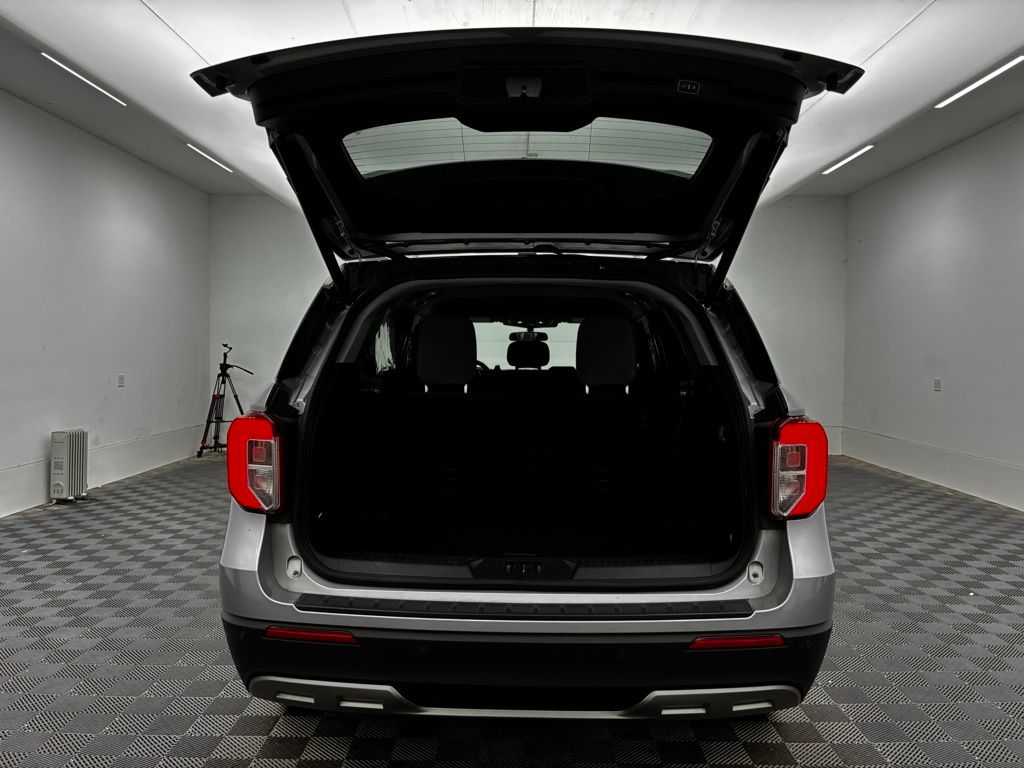 2023 Ford Explorer XLT photo 14
