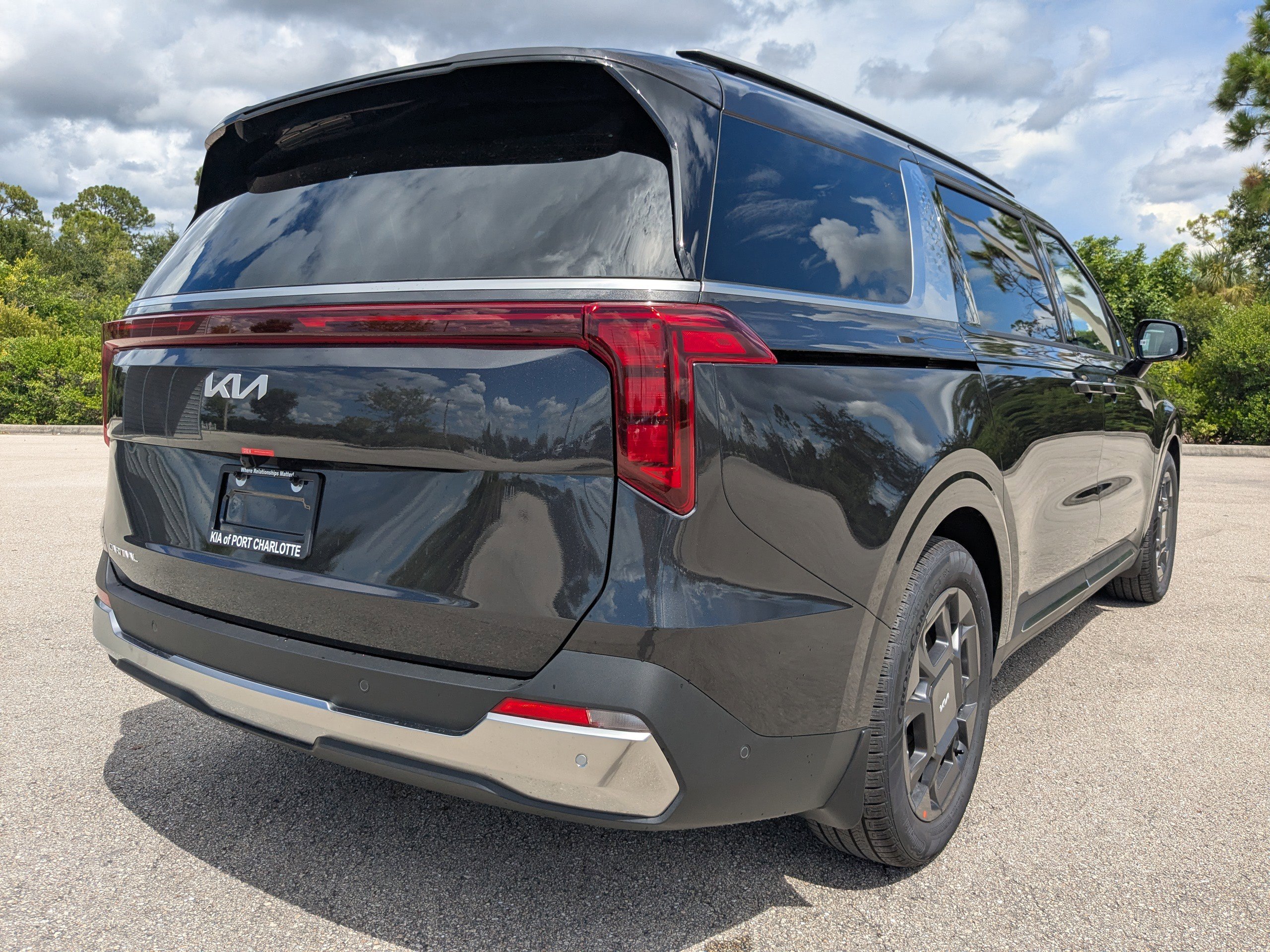 2026 Kia Carnival SX photo 2