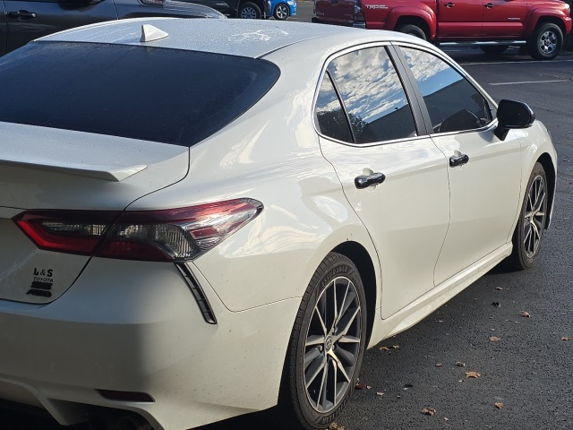 2022 Toyota Camry SE photo 4