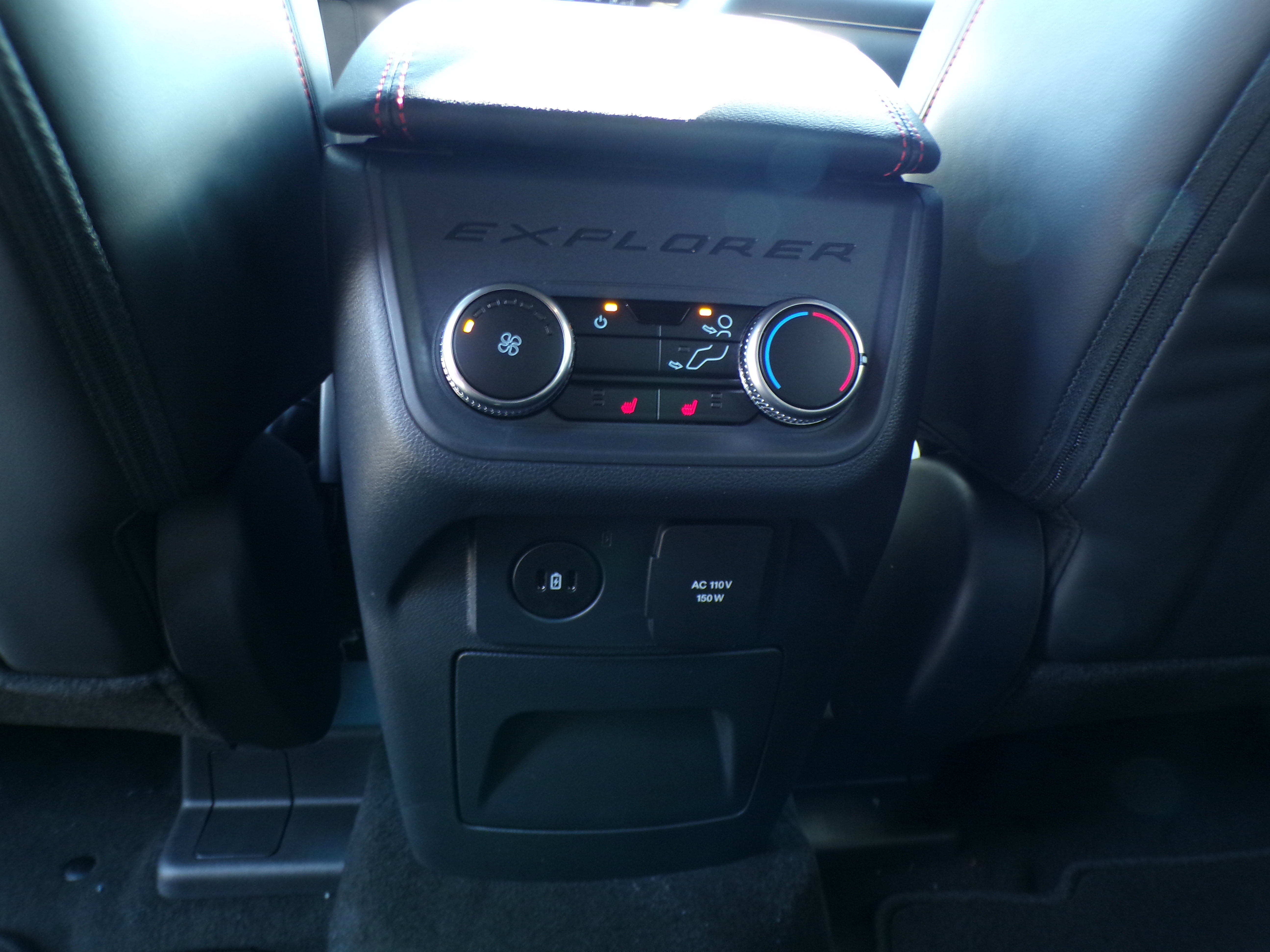 2026 Ford Explorer ST-Line photo 2