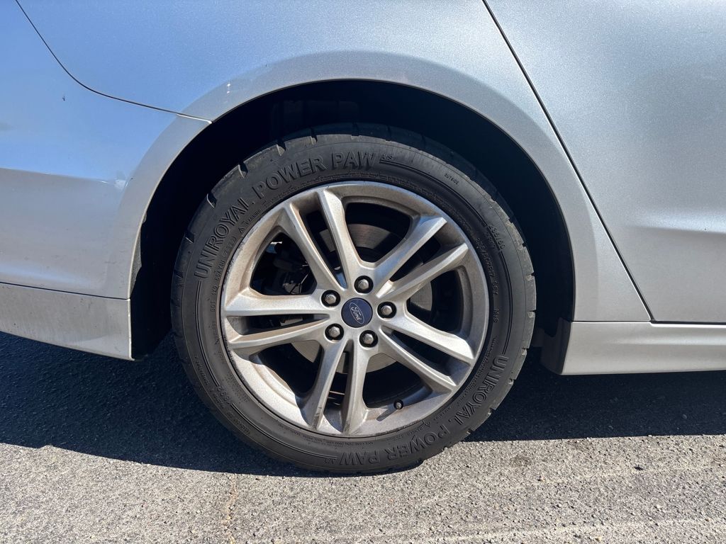 2018 Ford Fusion SE photo 3