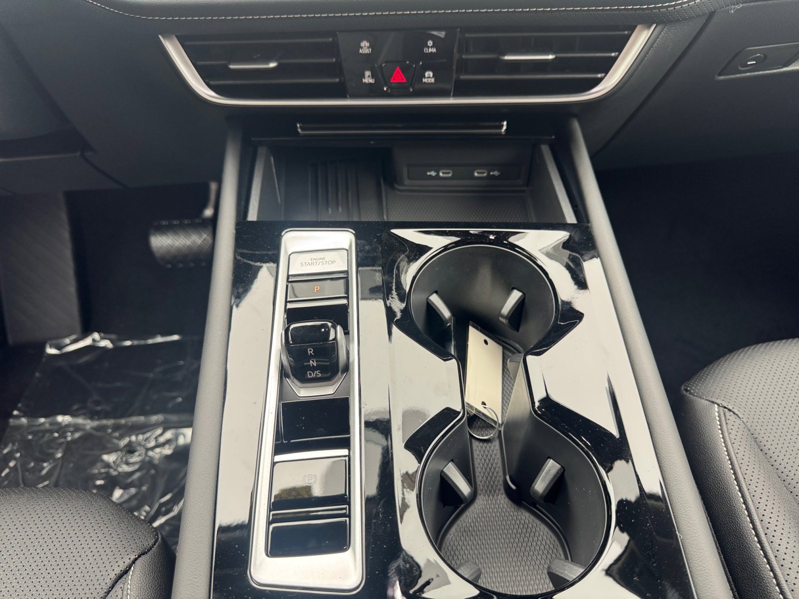 2025 Volkswagen Atlas SE Technology photo 11