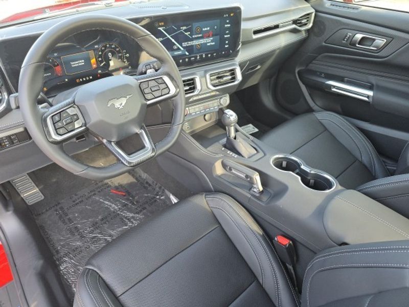 2025 Ford Mustang GT Premium photo 5