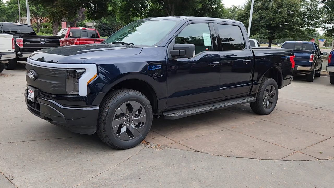 2025 Ford F-150 Lightning photo 2
