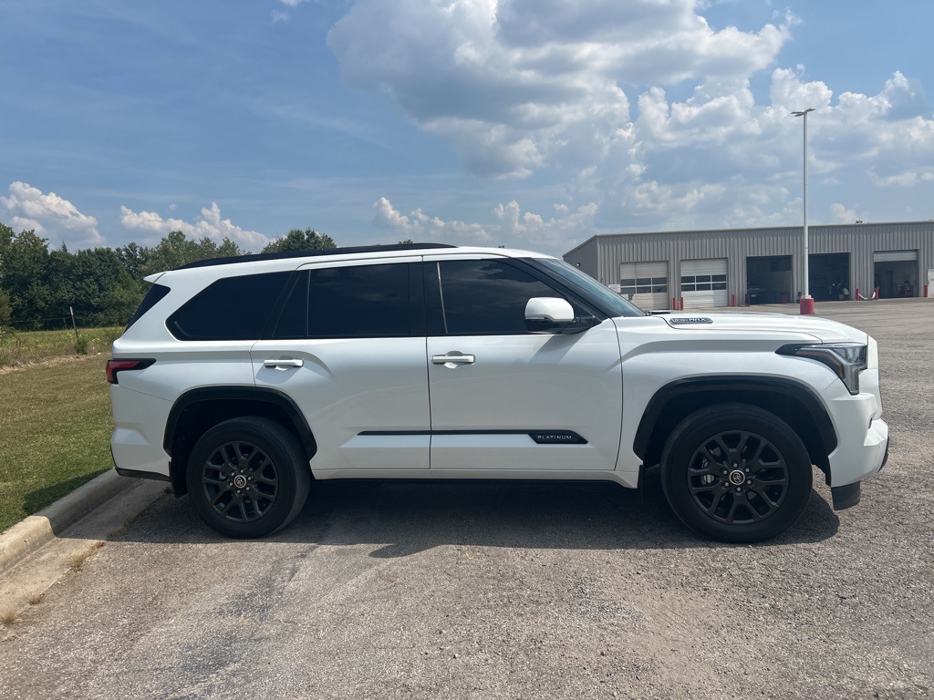 2023 Toyota Sequoia photo 3