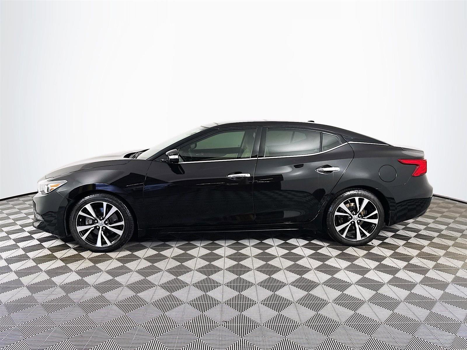 2018 Nissan Maxima Platinum photo 4
