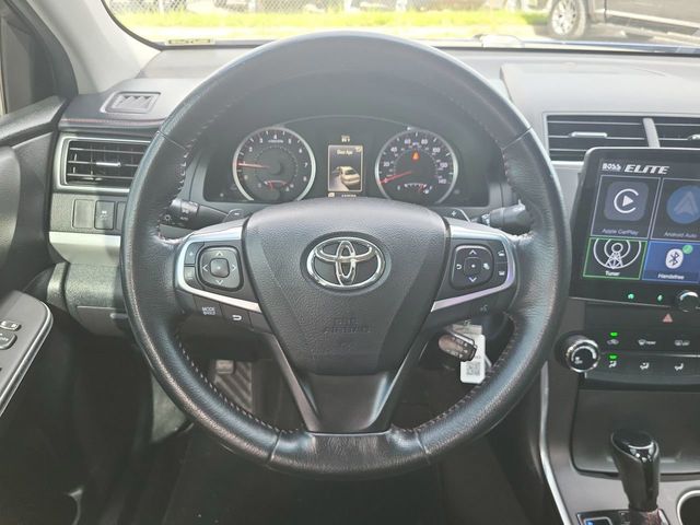 2016 Toyota Camry SE photo 21