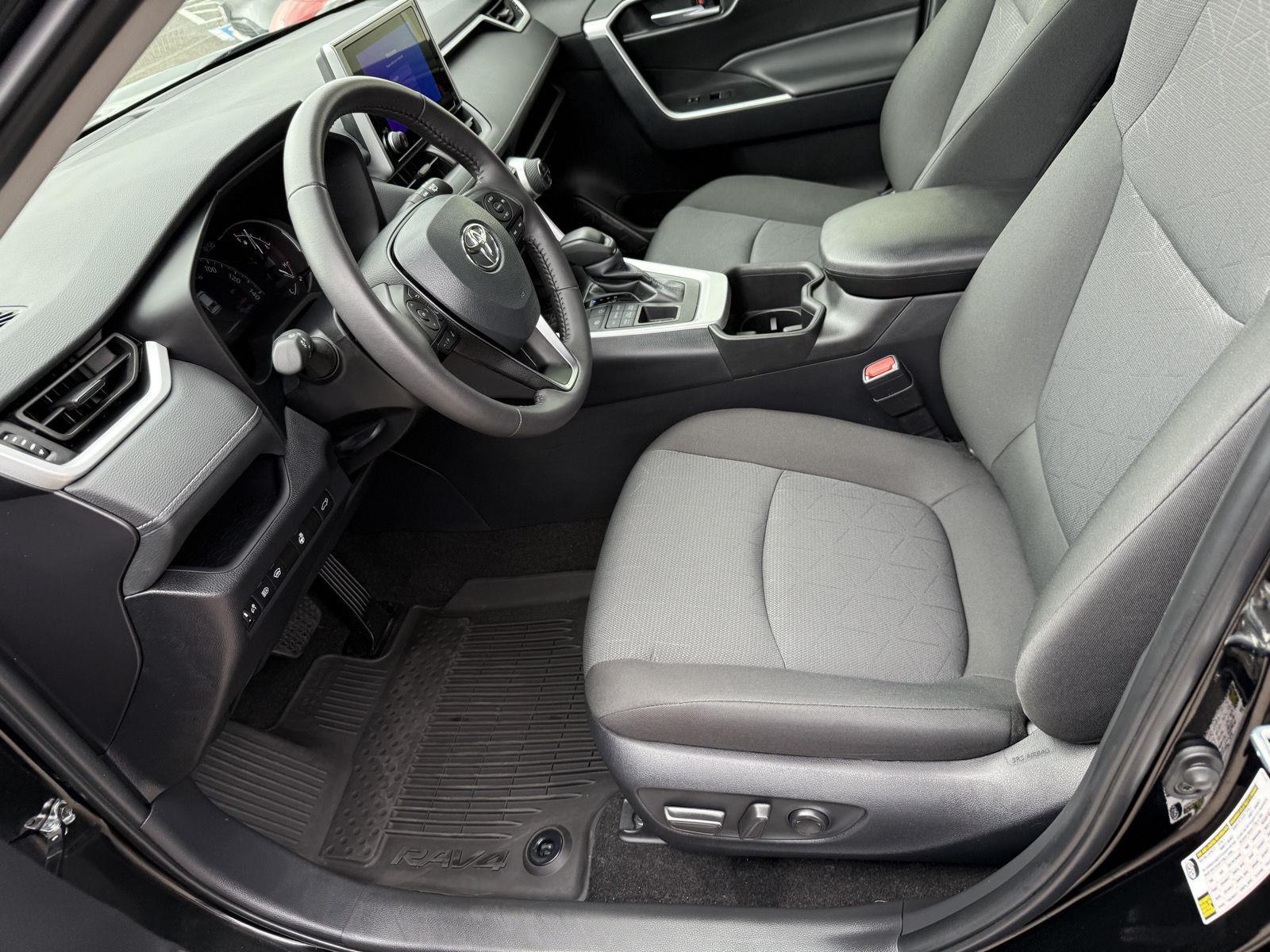 2024 Toyota RAV4 XLE photo 2
