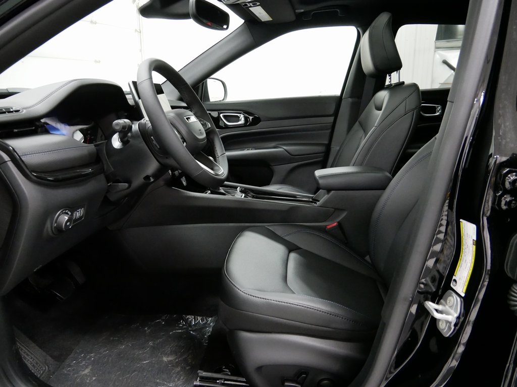 2025 Jeep Compass Limited photo 6