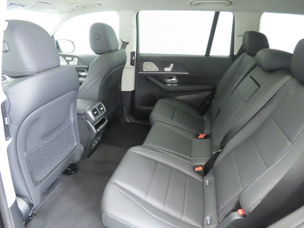 2026 Mercedes Benz GLS 450 4MATIC photo 22