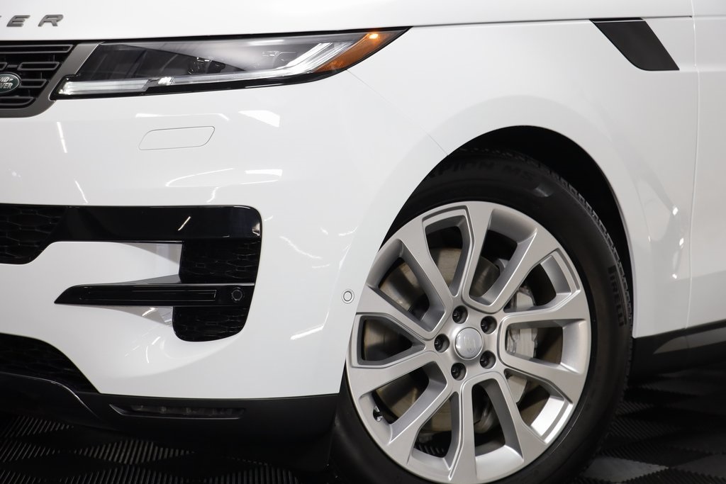 2025 Land Rover Range Rover Sport SE photo 3