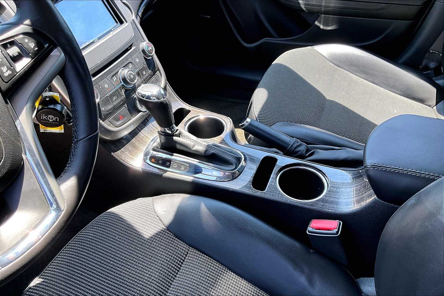 2015 Chevrolet Malibu 2LT photo 15