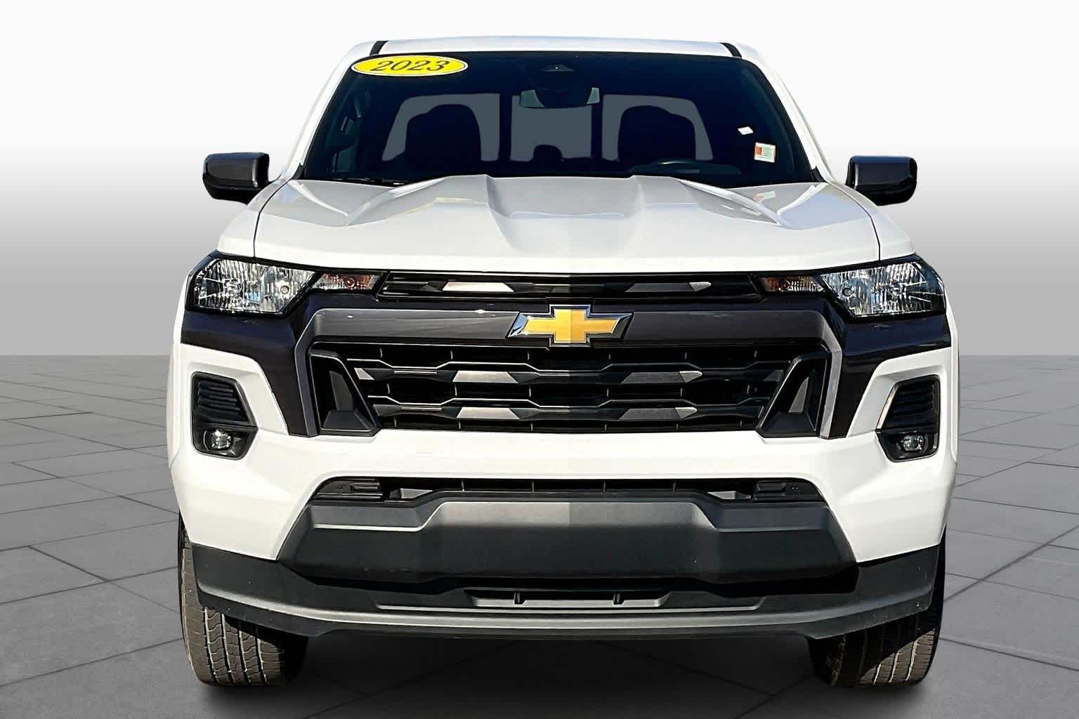 2023 Chevrolet Colorado LT photo 3