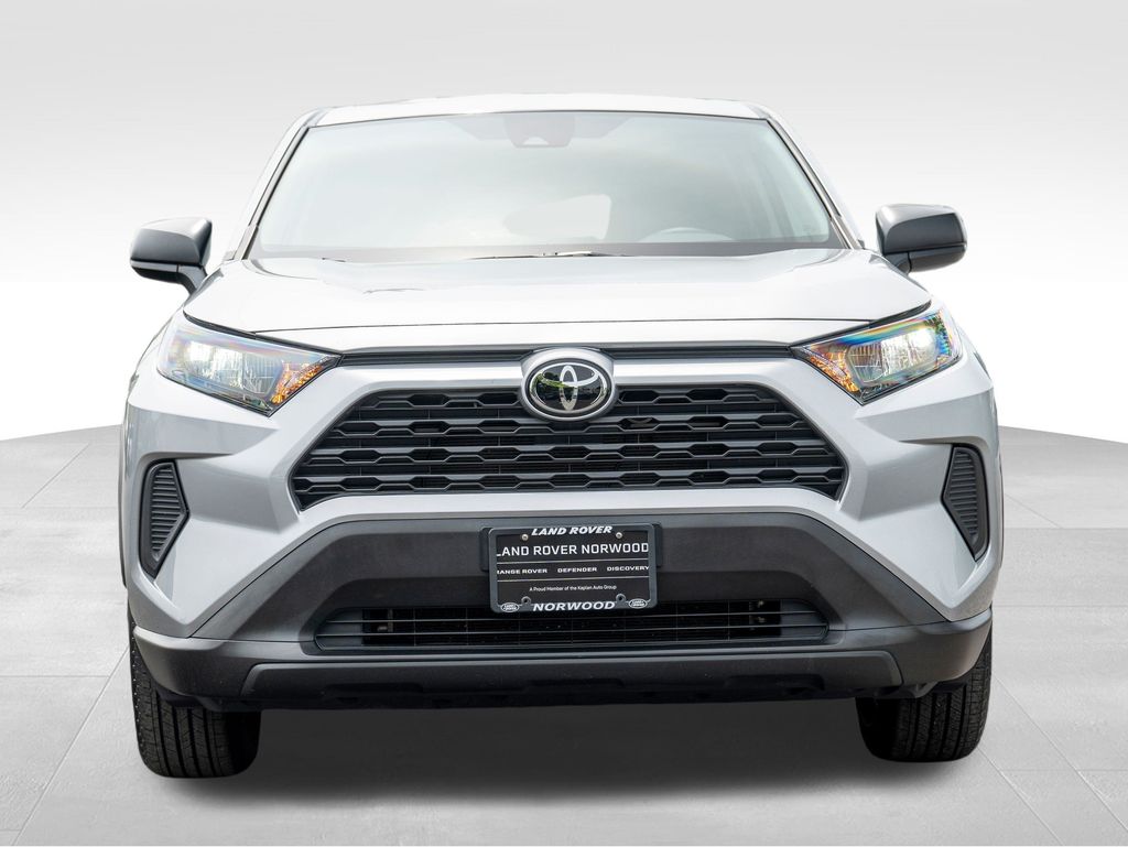 2022 Toyota RAV4 LE photo 2