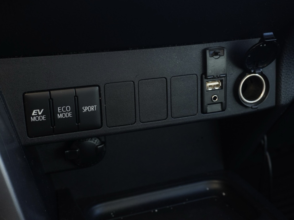 2018 Toyota RAV4 Hybrid XLE photo 17