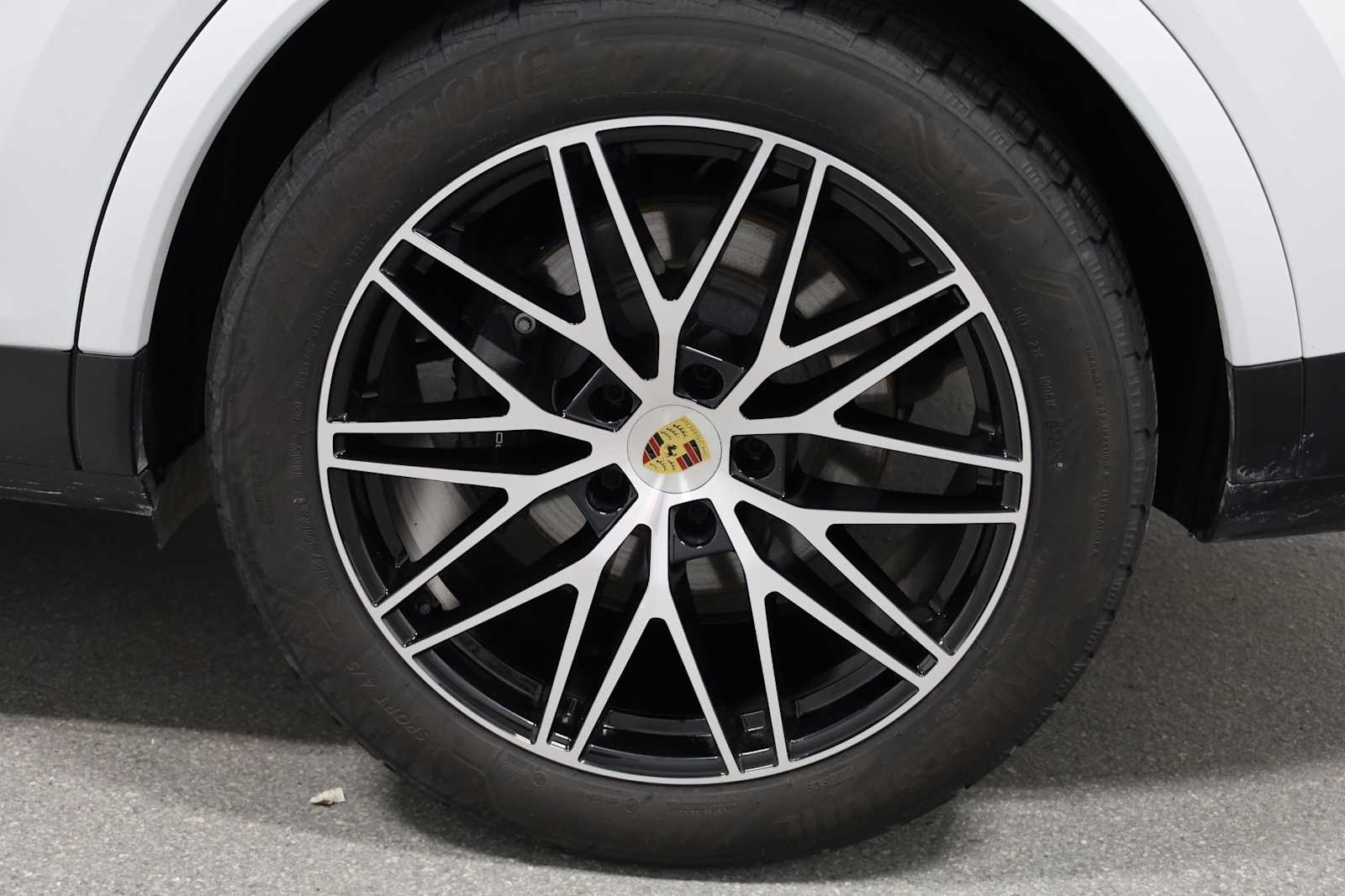 2024 Porsche Cayenne Coupe photo 32