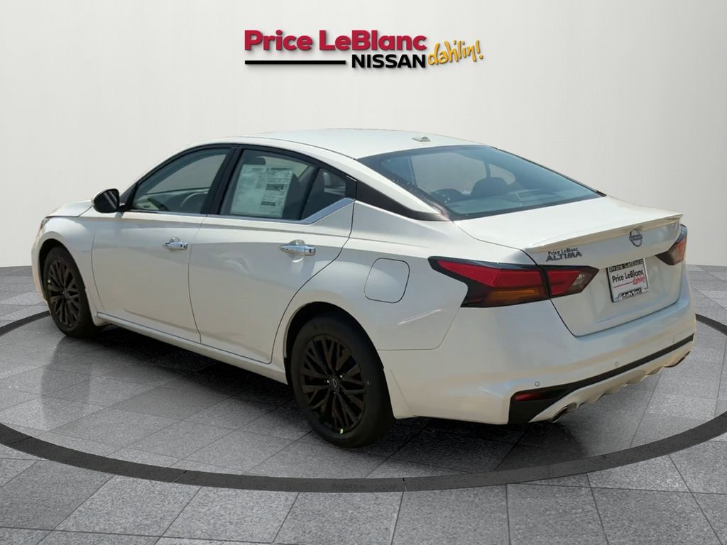 2025 Nissan Altima 2.5 SV photo 4