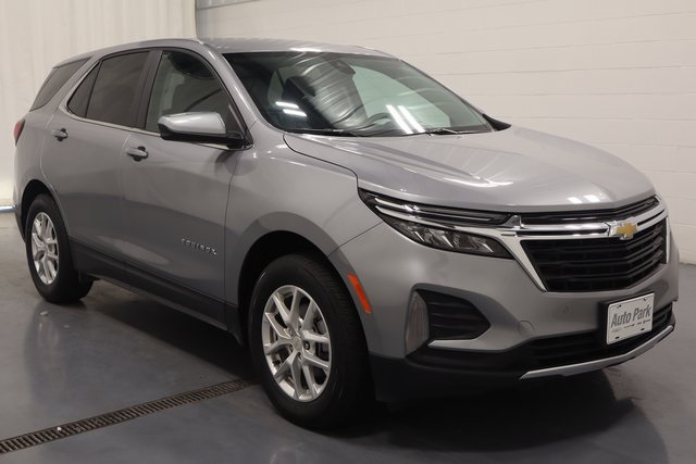 2024 Chevrolet Equinox LT photo 2