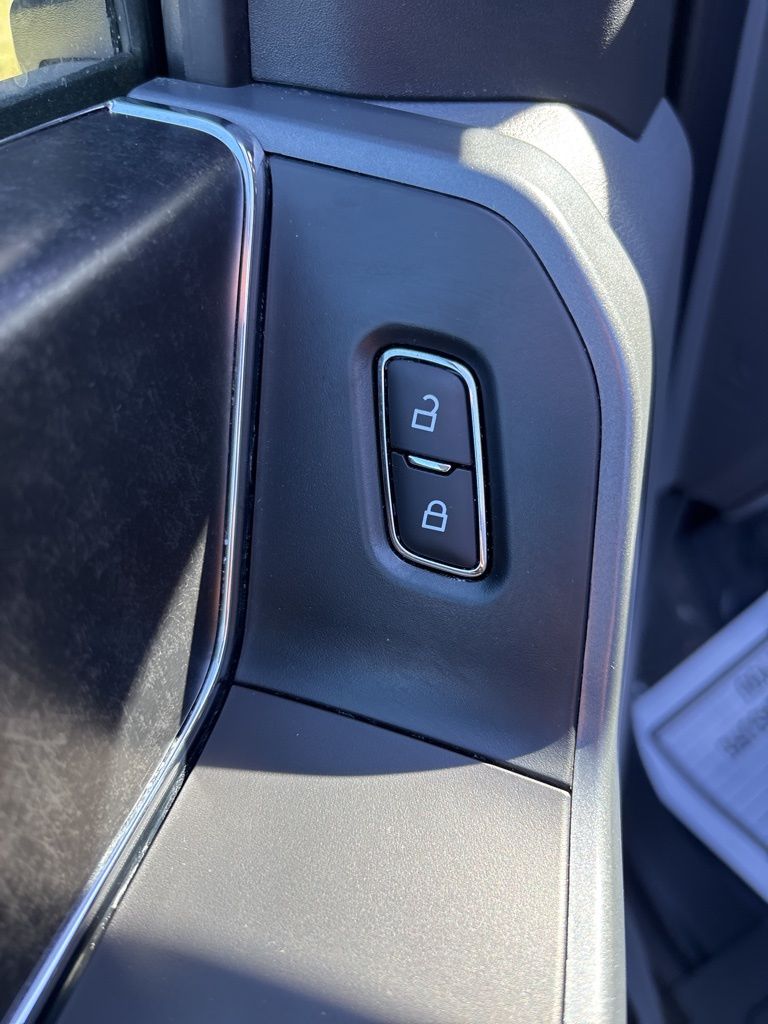 2024 Ford F-150 Lightning photo 16